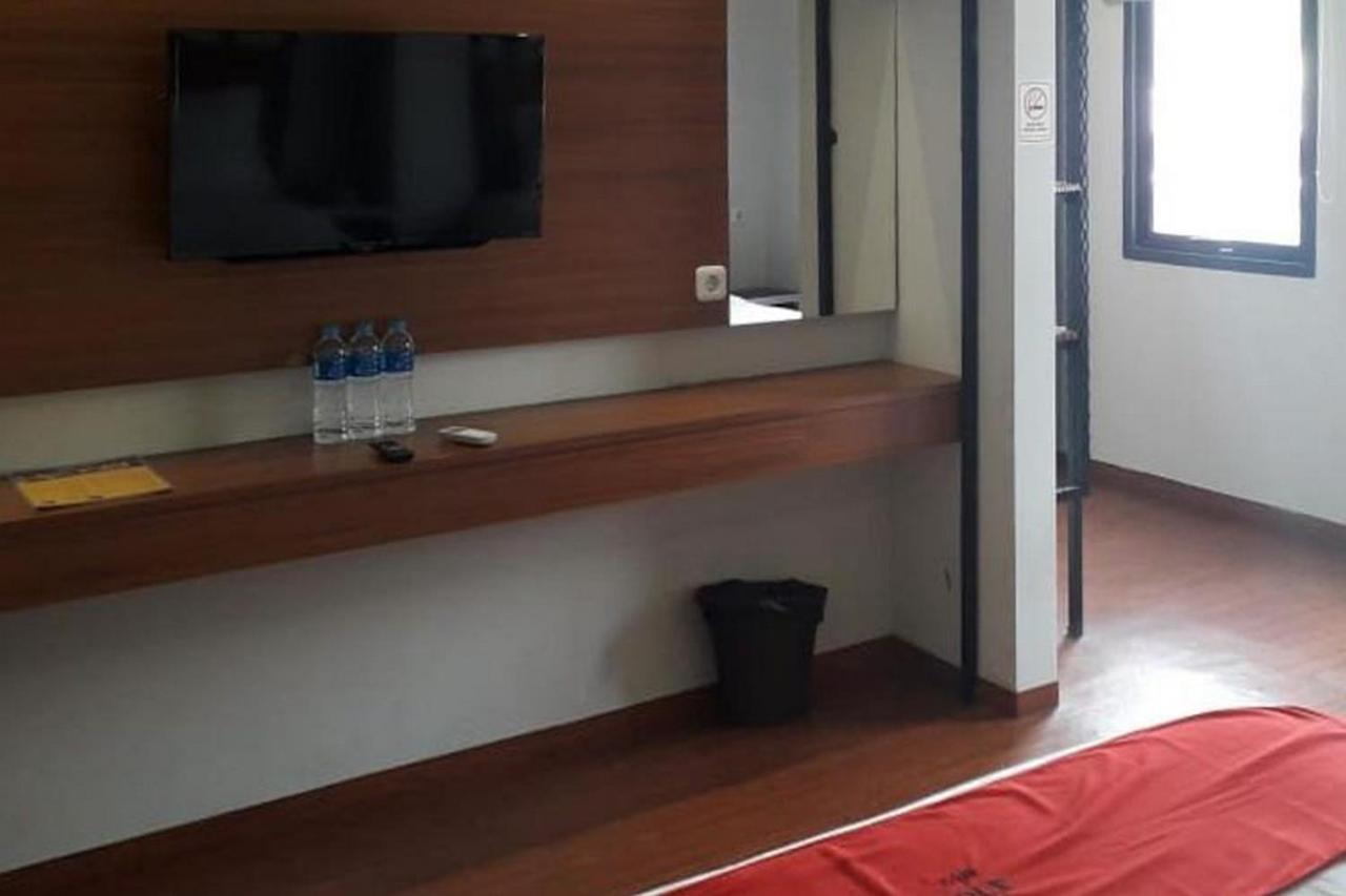 Reddoorz Plus @ Doorman Guest House Bandung Esterno foto