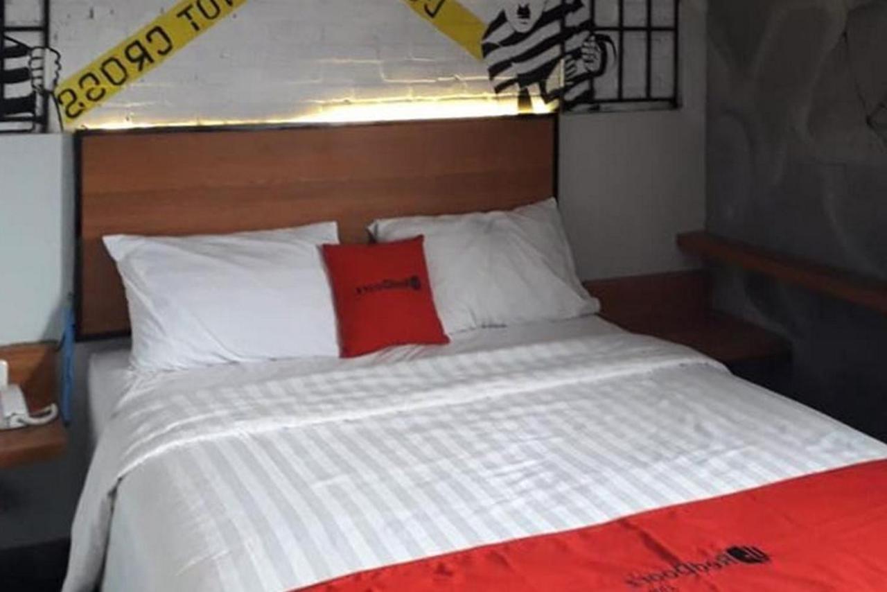 Reddoorz Plus @ Doorman Guest House Bandung Esterno foto